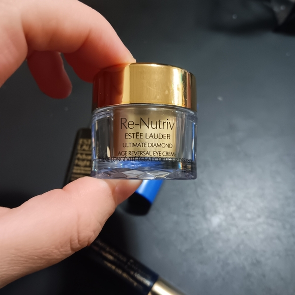 Estee Lauder 5-Piece Deluxe Set | $300 VALUE | Re-Nutriv & Advanced Night New! - Picture 3 of 9